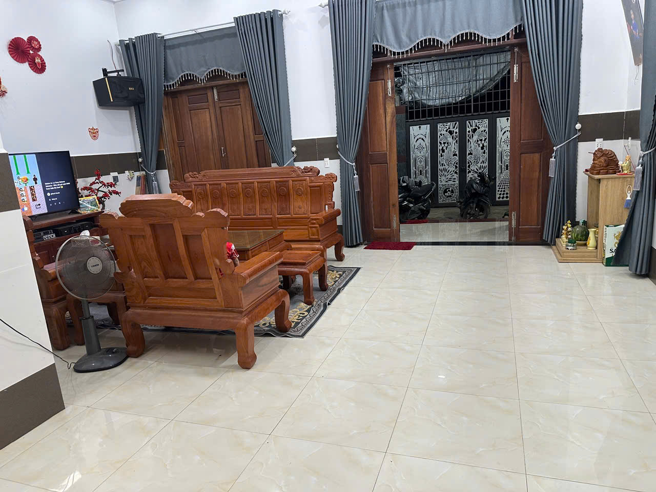 BÁN NHÀ 3 TẦNG GẦN VINCOM, MT DÃY 2 HÙNG VƯƠNG, TT PHƯỜNG NAM ĐÔNG HÀ
