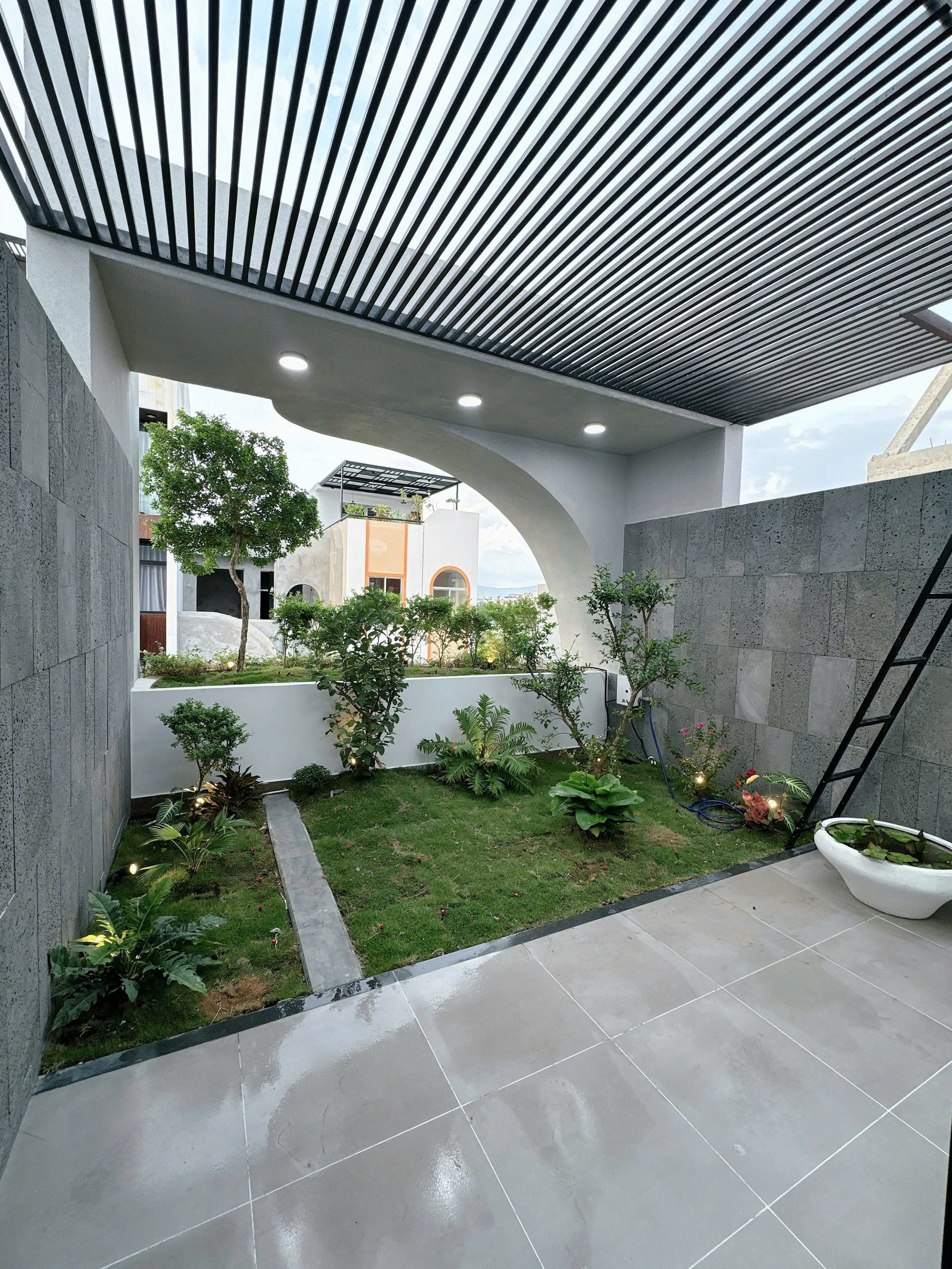 BÁN NHÀ 3 TẦNG THIẾT KẾ HIỆN ĐẠI, KIỆT LƯƠNG KHÁNH THIỆN (GẦN HỒ NAM HÀO)