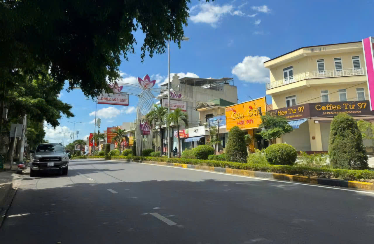 NHÀ 2 TẦNG MT HÙNG VƯƠNG, KV MUA BÁN SẦM UẤT NHẤT TP, THUẬN LỢI KINH DOANH, ĐẦU TƯ. LH: 0919.196.404