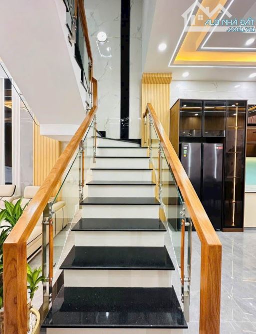 BÁN NHÀ MẶT TIỀN LÊ QUÝ ĐÔN, P1, TP ĐÔnG HÀ