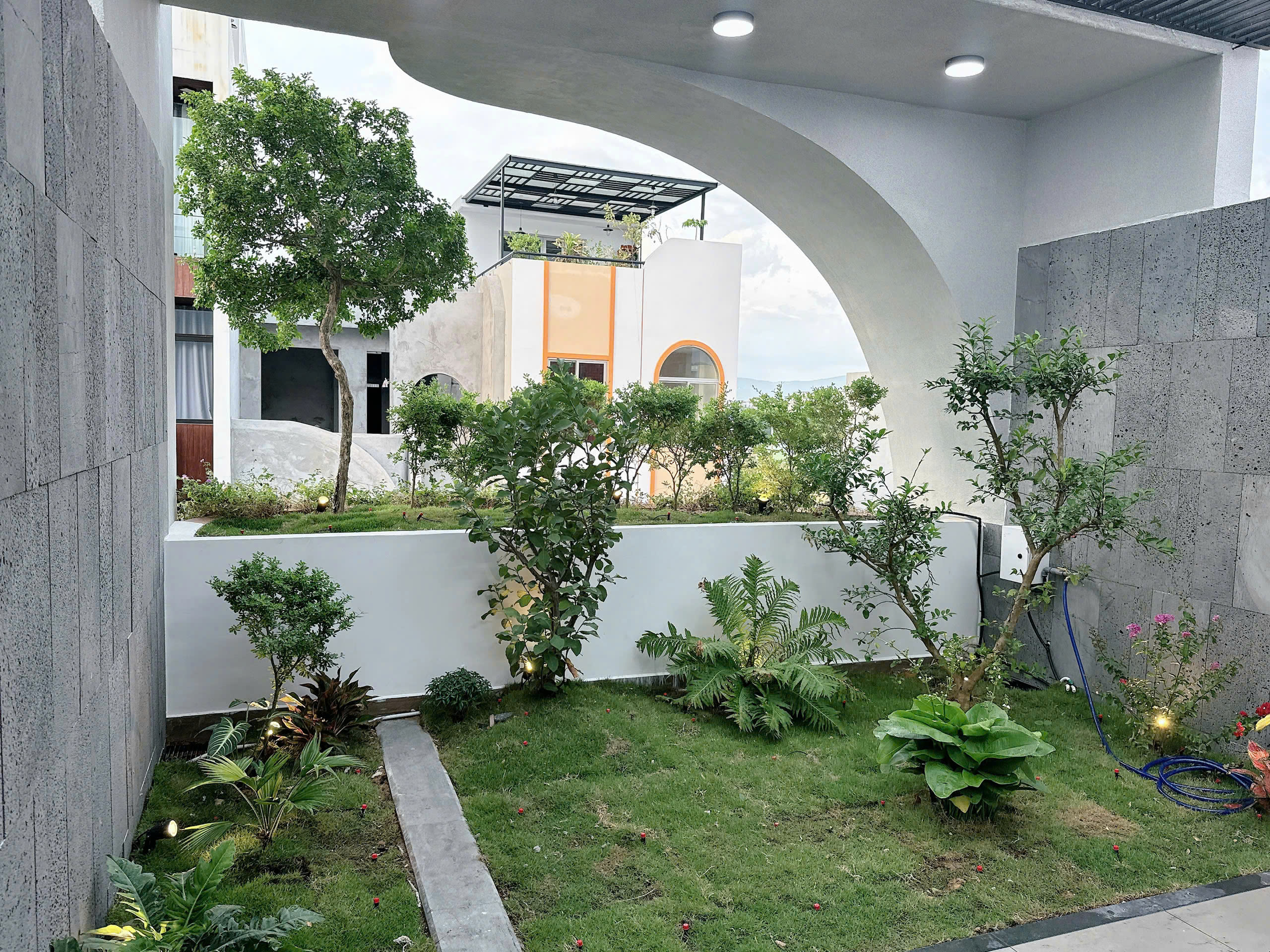 BÁN NHÀ 3 TẦNG THIẾT KẾ HIỆN ĐẠI, KIỆT LƯƠNG KHÁNH THIỆN (GẦN HỒ NAM HÀO)