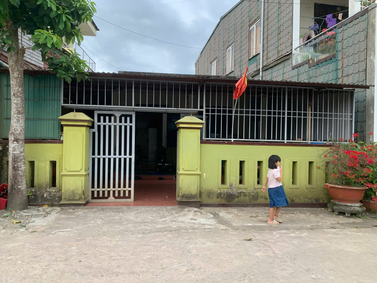 NHÀ TRUNG TÂM TP ĐÔNG HÀ, CÁCH MẶT TIỀN LÊ THÁNH TÔNG 20M, GẦN NGÃ 3 GIAO NHAU VỚI MAI HẮC ĐẾ