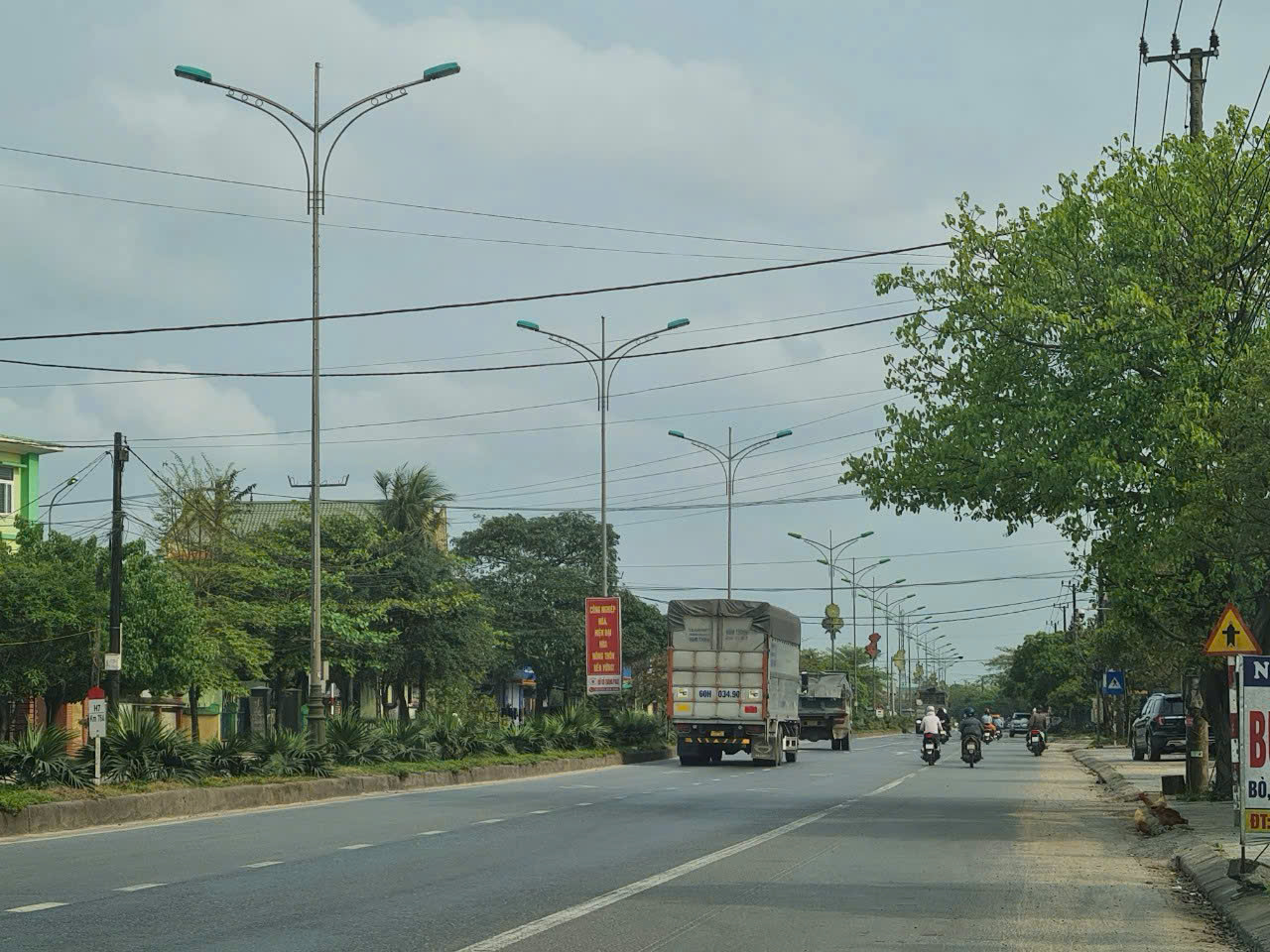 CHO THUÊ MẶT BẰNG, QUỐC LỘ 1A, DT 1300m, NGAY TRẠM VÉ QUẢNG TRỊ. LH: 097.248.74.74