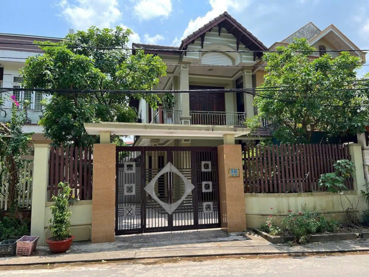 BÁN NHÀ 2 TẦNG MT ÂU CƠ, GẦN TRƯỜNG TH HÀM NGHI. GIÁ ĐẦU TƯ. LH: 0977.801.999
