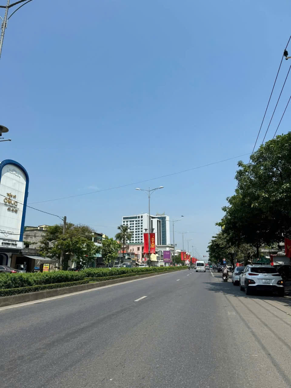 BÁN NHÀ 2 TẦNG MT LÊ DUẪN GẦN KS PHỤNG HOÀNG, ĐIỆN MÁY XANH