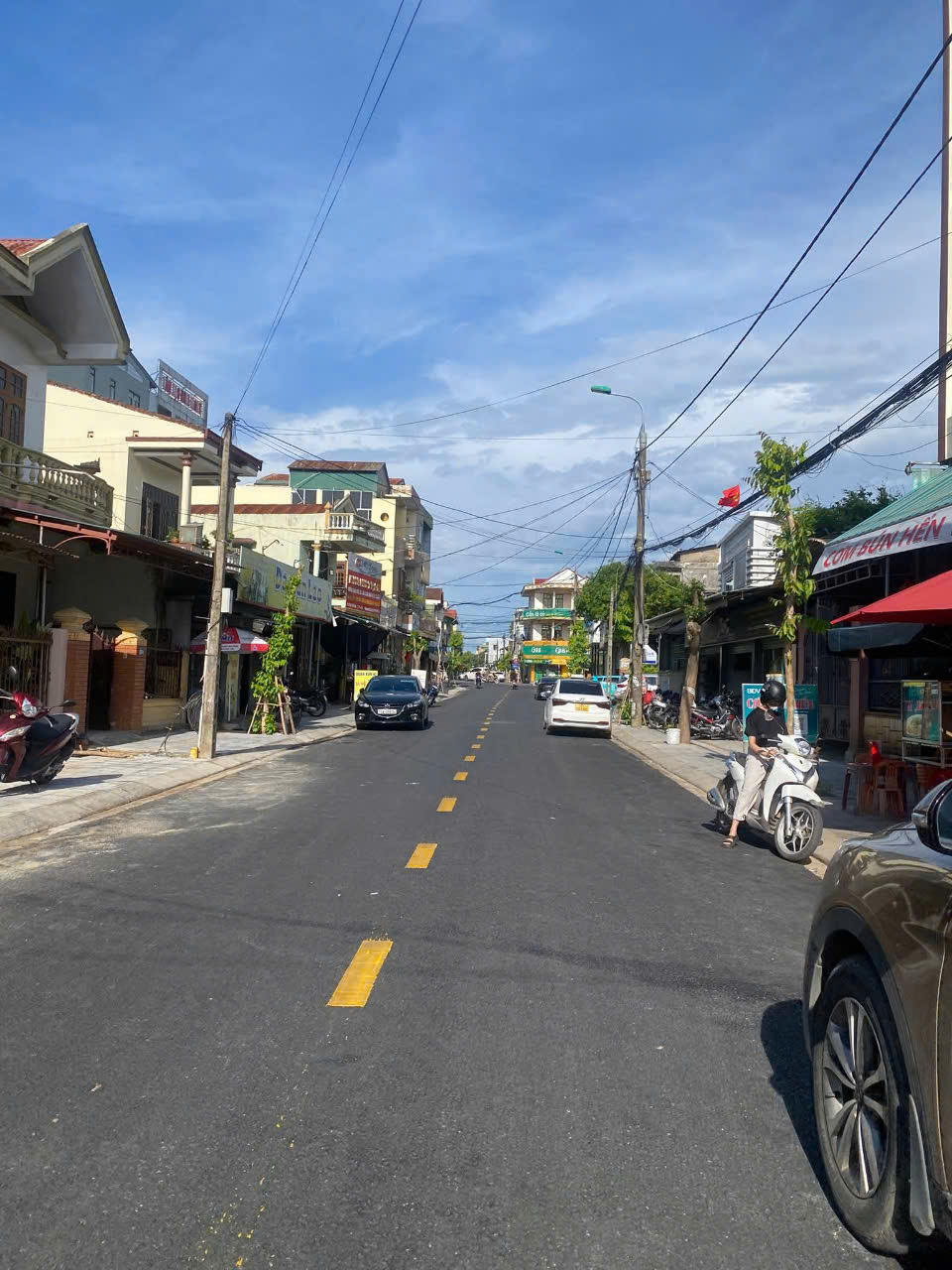 MT #Lê_Thế_Hiếu. Cách hùng vương tầm 150-200m. vị trí kinh doanh rất tốt, đẹp.