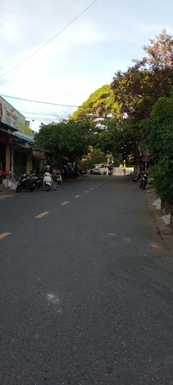 BÁN NHÀ 3 TẦNG MT CHỢ LÊ LỢI, NƠI TẬP TRUNG MUA BÁN SẦM UẤT  ĐÔNG HÀ