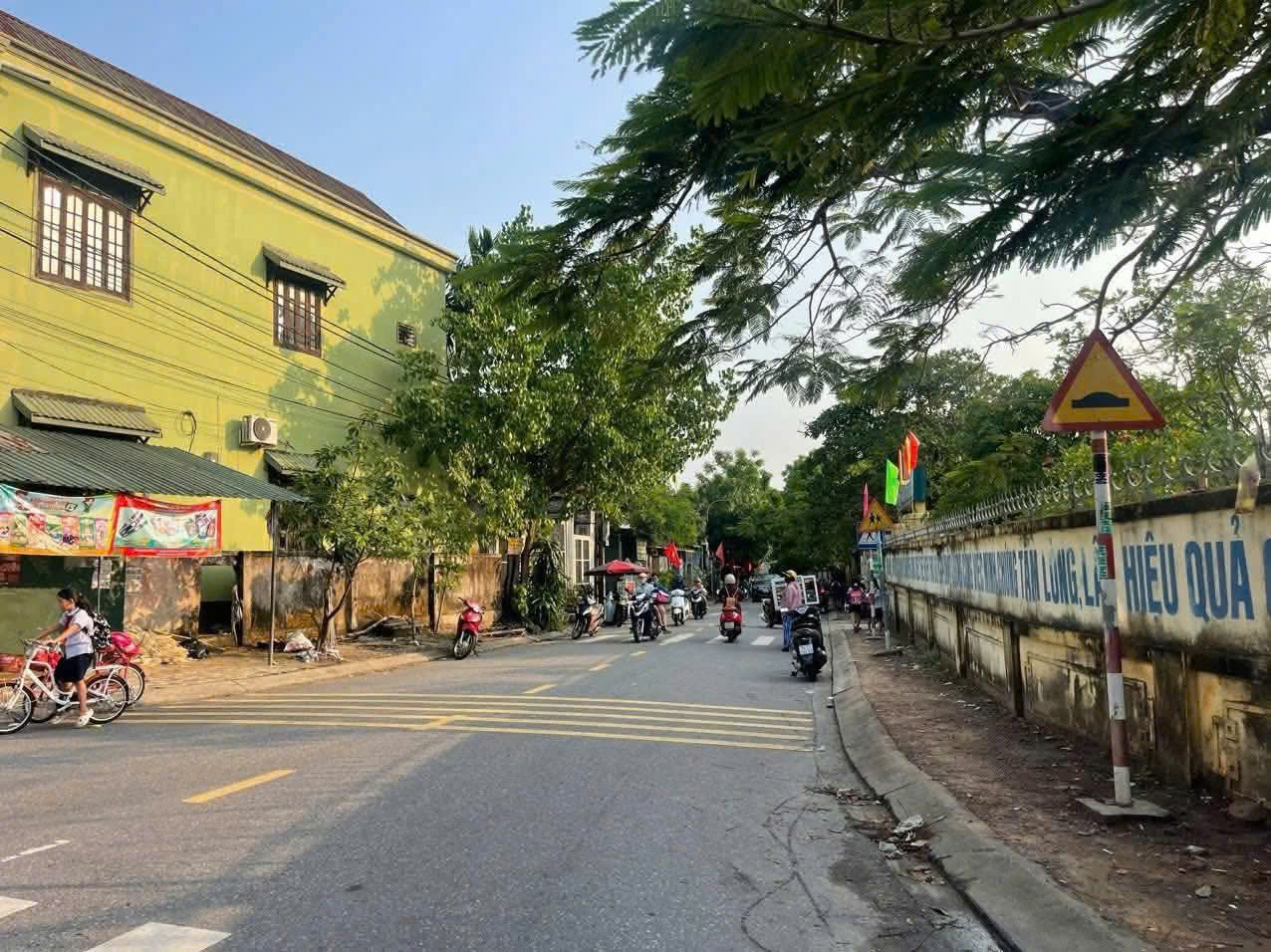 BÁN NHÀ 2 TẦNG MT ÂU CƠ, GẦN TRƯỜNG TH HÀM NGHI. GIÁ ĐẦU TƯ. LH: 0977.801.999