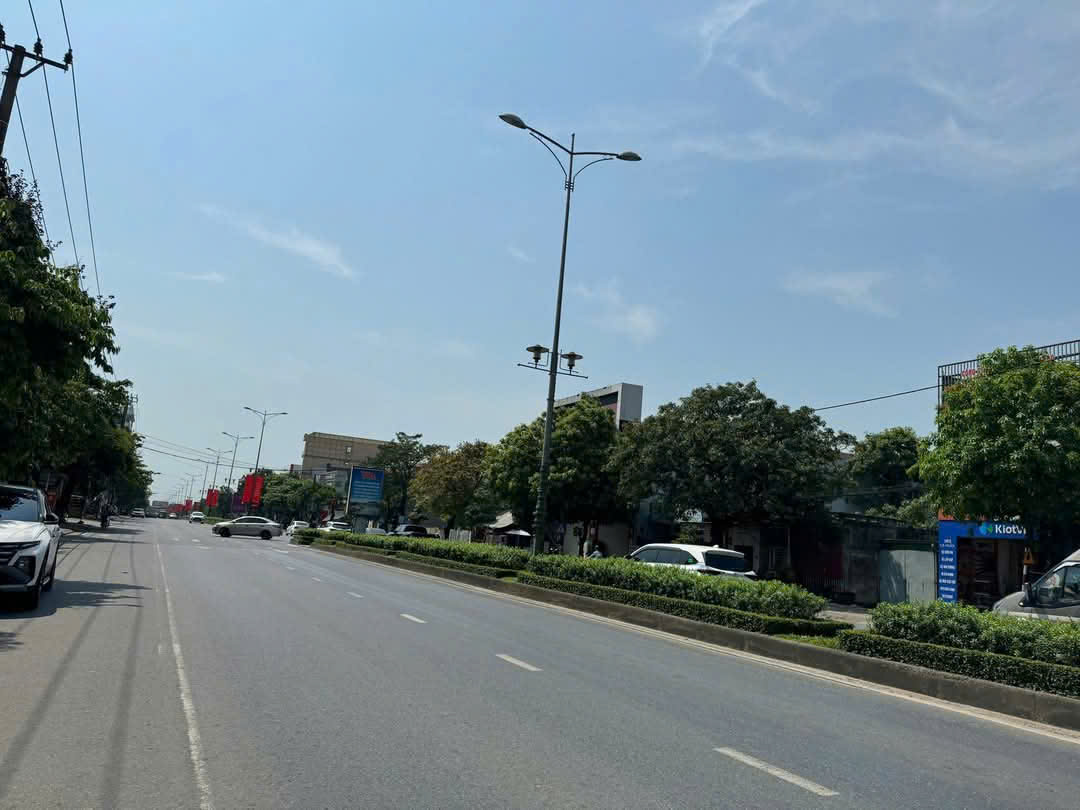 BÁN NHÀ 2 TẦNG MT LÊ DUẪN GẦN KS PHỤNG HOÀNG, ĐIỆN MÁY XANH