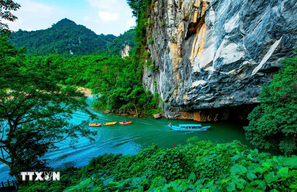 Hợp nhất lịch sử và thiên nhiên - nền tảng phát triển du lịch